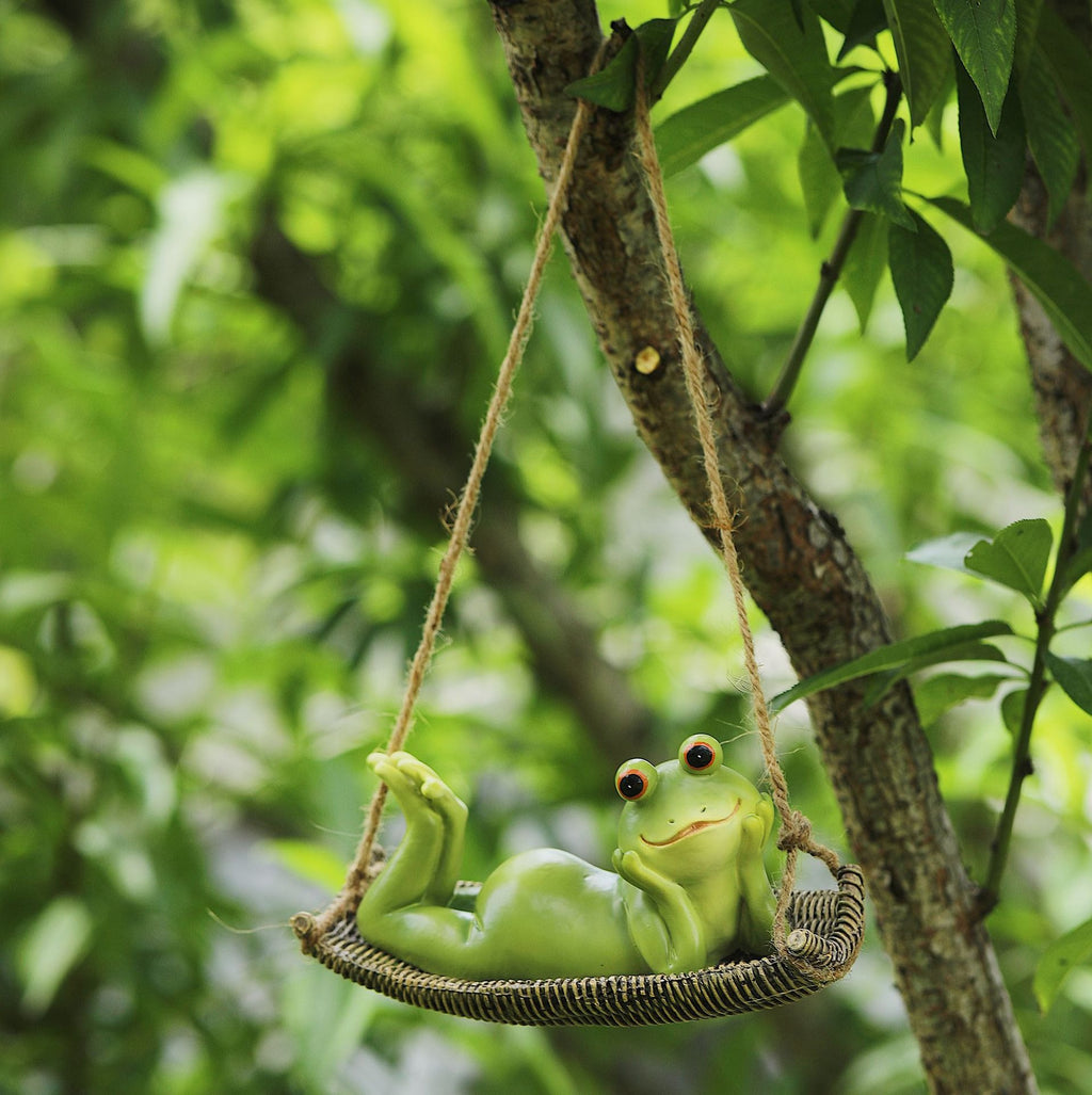 Garden swing frog resin pendant