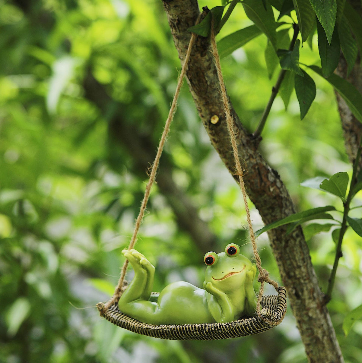 Garden swing frog resin pendant